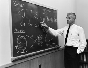 Houbolt explaining his moon landing concept in 1962 (NASA)